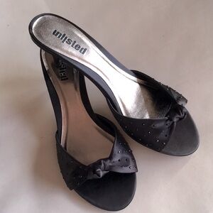 NWOT UNLISTED BLACK SATIN SLIDE WITH KITTEN HEEL AND BLACK RHINESTONE DETAIL